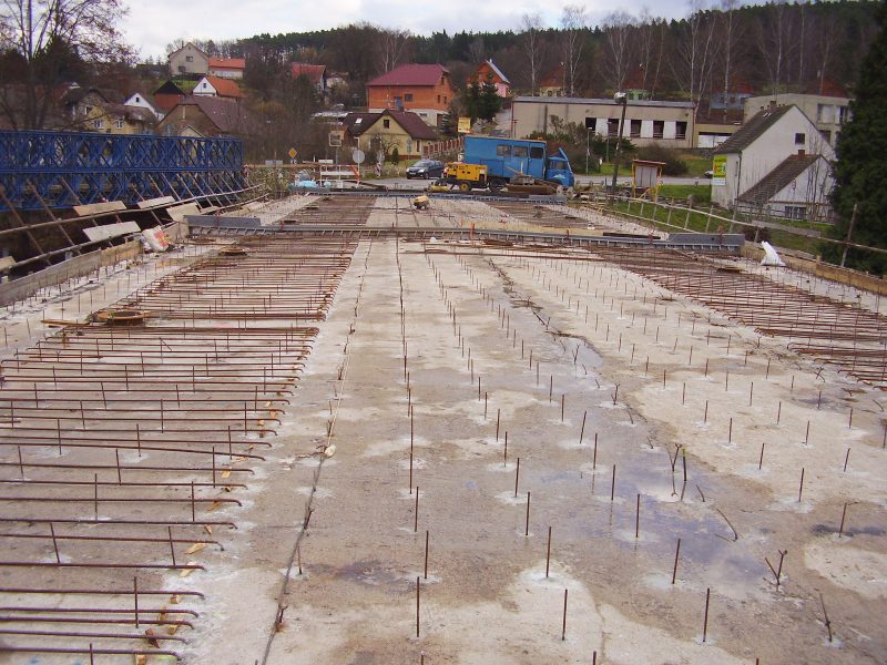 Oprava svršku a izolací komůrkového mostu (foto: František Košán)