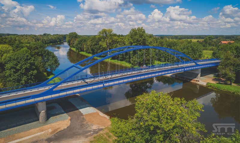 Silniční most přes Labe mezi Valy a Mělicemi získal hlavní titul Stavba roku Pardubického kraje 2021. (foto: Vlastimil Raška)