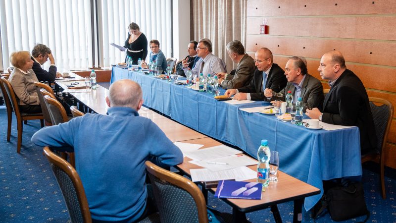 Zkušební komisaři se sešli v prosinci 2022, aby projednali otázky a problémy, s nimiž se při autorizačním procesu potkávají. Foto: Radek Drbohlav