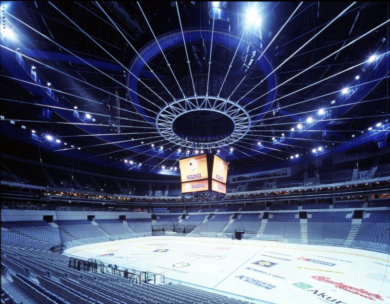 Víceúčelová O2 arena byla dokončena v Praze v dubnu 2004