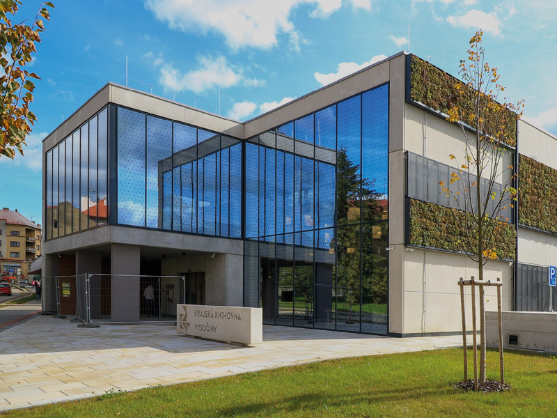 Krajská knihovna Vysočiny, Havlíčkův Brod, získala čestné uznání Stavba roku Vysočina 2020 a hlavní cenu v kategorii Stavby realizované mimo území Zlínského kraje.