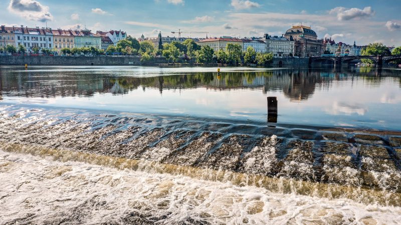 Rekonstrukce Staroměstského jezu na Vltavě v Praze