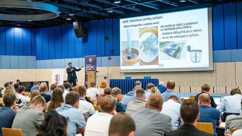 Ing. Jiří Kožušníček při přednášce na téma HDV z pohledu správce infrastruktury