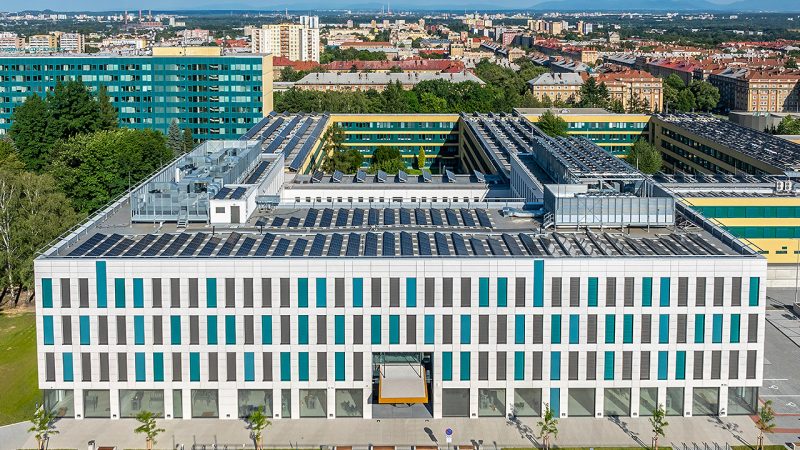 Přístavba nové budovy H Ekonomické fakulty Technické univerzity Ostrava získala cenu Grand Prix a hlavní cenu v kategorii novostavby občanské vybavenosti