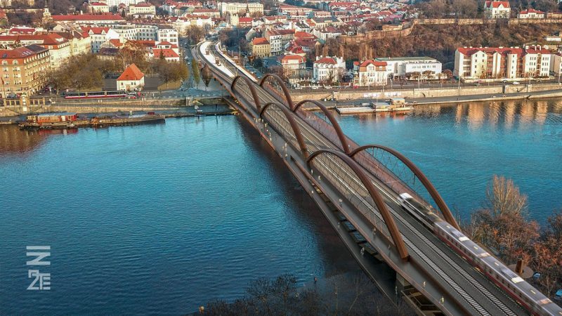 Krásný, moderní, tichý a bezpečný. Takto by mohl vypadat nový trojkolejný most pod Vyšehradem podle návrhu týmu architektů a inženýrů 2Tenginnering a TOP CON SERVIS, který zvítězil v mezinárodním soutěži